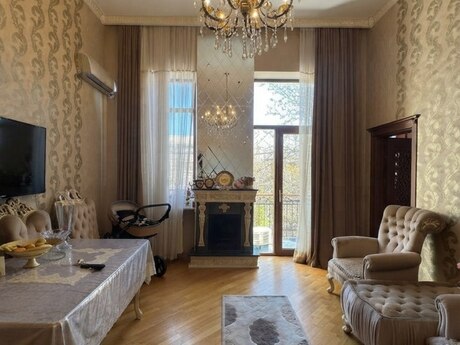 Sahildə 3 otaqlı köhnə tikili mənzil satılır, 90 m², 410 000 AZN, şəkil 2 / 12