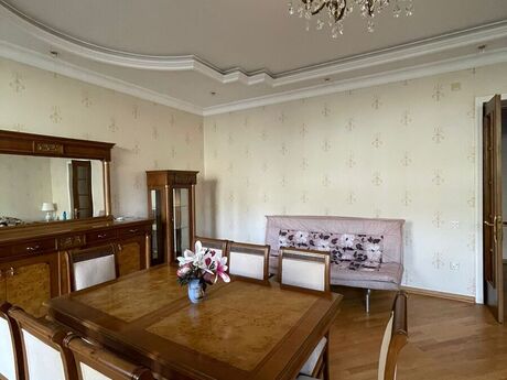 3-room apartment for rent, 90 m², Nizami: 900 ₼/mo 3