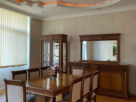 3-room apartment for rent, 90 m², Nizami: 900 ₼/mo 4