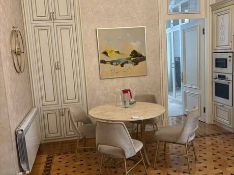 4-room apartment for rent, 150 m², Nizami: 2 500 ₼/mo 4