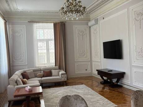 4-room apartment for rent, 150 m², Nizami: 2 500 ₼/mo 2