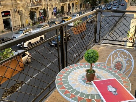 Elan №6490948 - Bakı, Sahil m., 2 otaqlı, 75 m², 2/5 mərtəbə