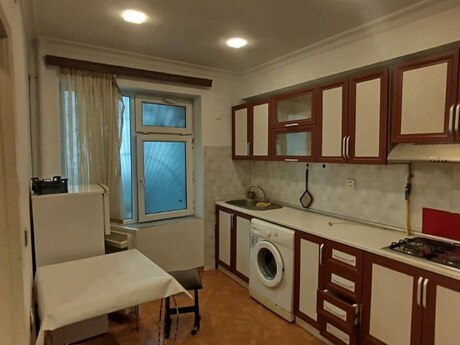 Kirayə 3 otaqlı mənzil, 100 m², İnşaatçılar: 800 ₼/ay 2
