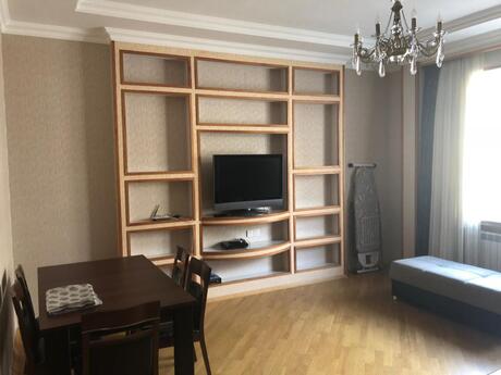Elan №6491211 - Bakı, Sahil m., 3 otaqlı, 100 m², 3/5 mərtəbə