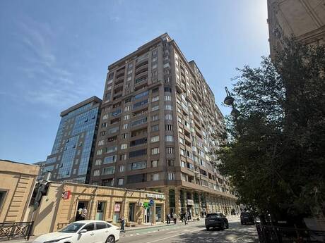 4 otaq · 190 m² · 17/18 mərtəbə, 28 May