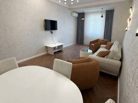 2-room apartment for rent, 70 m², Elmlər Akademiyası: 1 350 ₼/mo 3