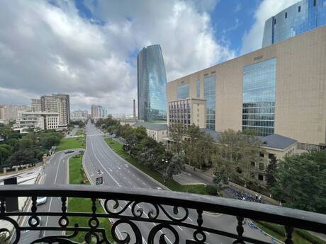 Elan №6491653 - Bakı, Səbail r., 4 otaqlı, 200 m², 7/22 mərtəbə