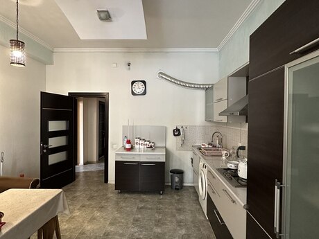 3-комнатная квартира, 156 м², 8 Noyabr: 400 000 ₼ 4