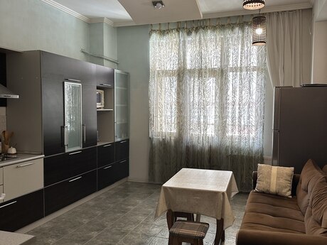 3-комнатная квартира, 156 м², 8 Noyabr: 400 000 ₼ 3