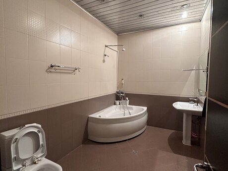 3-комнатная квартира, 156 м², 8 Noyabr: 400 000 ₼ 5