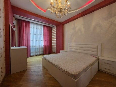 Kirayə 4 otaqlı mənzil, 130 m², İnşaatçılar: 950 ₼/ay 2