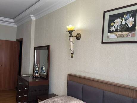 Аренда: 4-комнатная квартира, 196 м², Elmlər Akademiyası: 1 800 ₼/мес 5