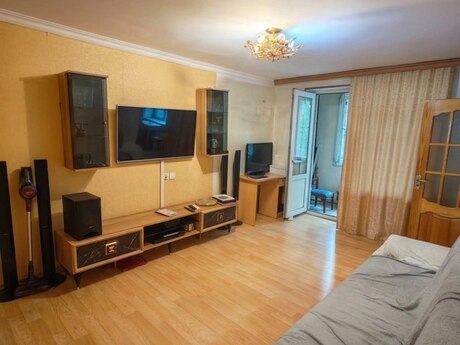 3 otaq · 70 m² · 2/5 mərtəbə, Elmlər Akademiyası