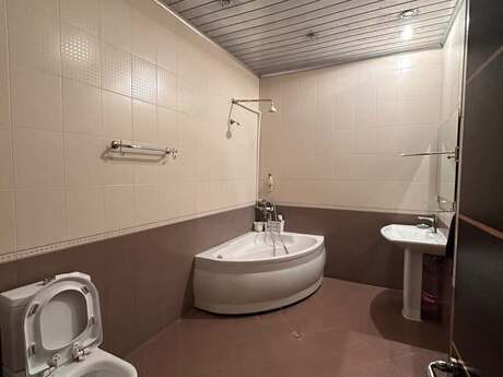 3-комнатная квартира, 171 м², 8 Noyabr: 400 000 ₼ 4