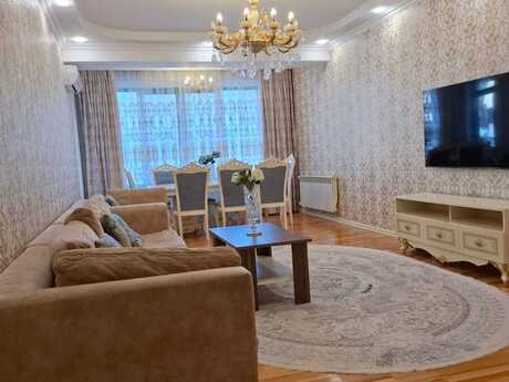 Elan №6492320 - Bakı, 28 May m., 3 otaqlı, 140 m², 4/10 mərtəbə