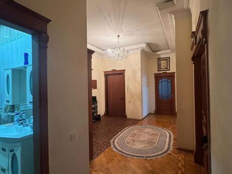 5-room apartment, 230 m², 8-ci mikrorayon: 555 000 ₼ 2