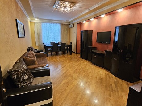 3 otaqlı mənzil, 125 m², 7-ci mikrorayon: 285 000 ₼ 2