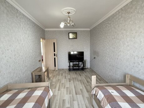 Əhmədlidə 2 otaqlı köhnə tikili mənzil satılır, 60 m², 159 000 AZN, şəkil 2 / 12
