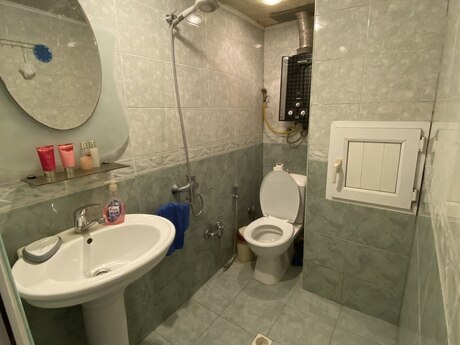 Продаётся 2-комнатная квартира в старом фонде, Əhmədli, 47 м², 155 000 AZN, фото 3 / 5