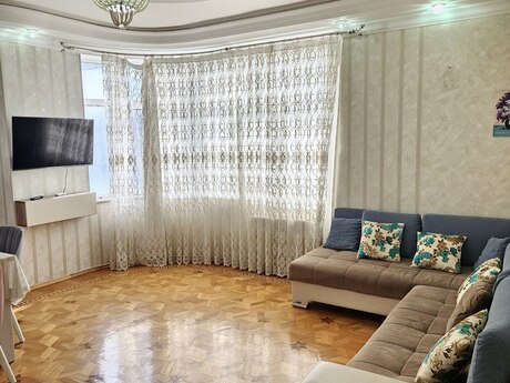4-комнатная квартира, 150 м², 8 Noyabr: 398 000 ₼ 2