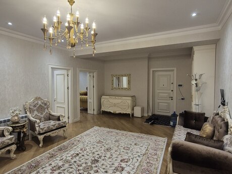 Kirayə 4 otaqlı mənzil, 220 m², Gənclik: 1 900 ₼/ay 2