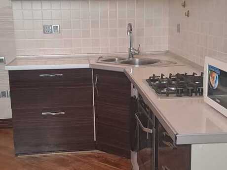 3-room apartment for rent, 120 m², Nizami: 1 500 ₼/mo 4