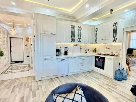 Объявление №6493282 - Баку, м. Кара Караев, 3-комн., 94 м², 18/19 этаж