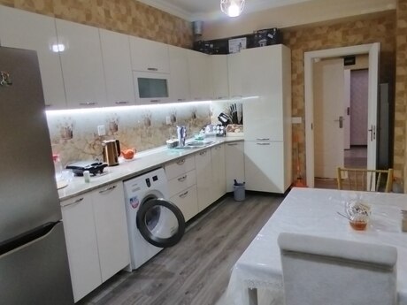 Qurtuluş 93 kompleksində 3 otaqlı yeni tikili mənzil satılır, 92 m², 152 000 AZN, şəkil 3 / 10