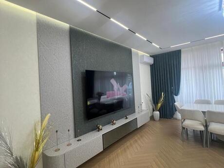 4-комнатная квартира, 186 м², 28 May: 780 000 ₼ 4