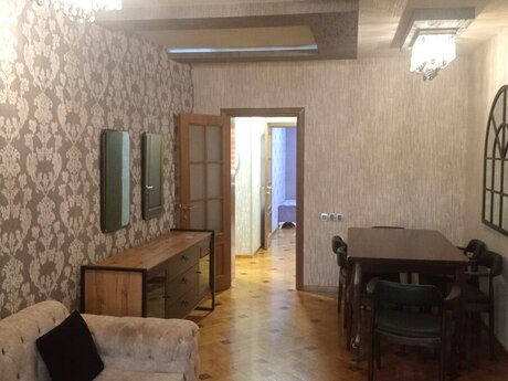 Elan №6493499 - Bakı, Xalqlar Dostluğu m., 2 otaqlı, 60 m², 4/5 mərtəbə