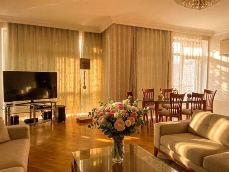 3 otaqlı mənzil, 143 m², 28 May: 419 000 ₼ 3