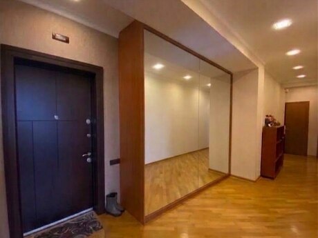 3 otaqlı mənzil, 143 m², 28 May: 419 000 ₼ 2