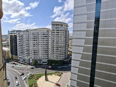 Продаётся 4-комнатная квартира в новостройке, Nizami, 180 м², 640 000 AZN, фото 2 / 12