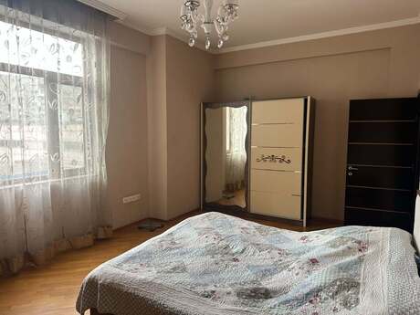 3-комнатная квартира, 160 м², 8 Noyabr: 400 000 ₼ 3