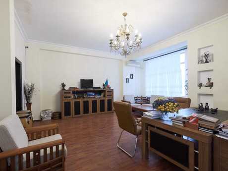 Elan №6494502 - Bakı, Elmlər Akademiyası m., 200 m²