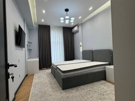 3-room apartment for rent, 140 m², 8 Noyabr: 2 100 ₼/mo 5