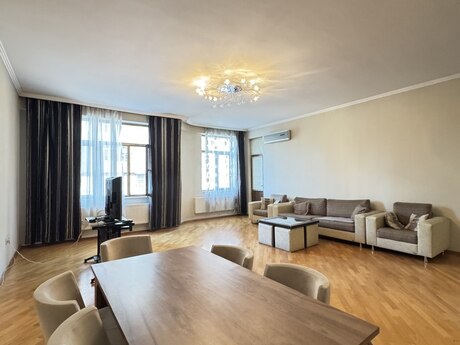 3-room apartment, 171 m², 8 Noyabr: 400 000 ₼ 2