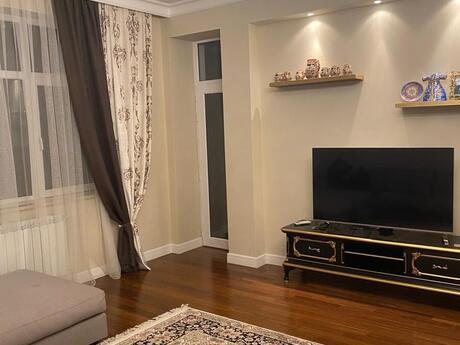 Elan №6495125 - Bakı, Elmlər Akademiyası m., 3 otaqlı, 150 m², 7/18 mərtəbə