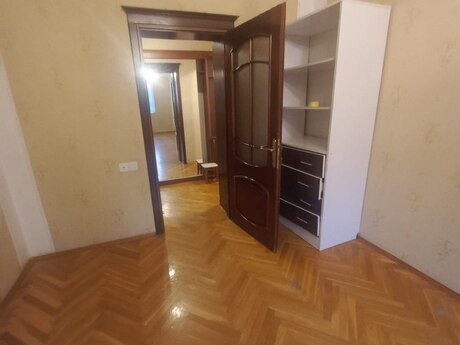 Əhmədlidə 3 otaqlı köhnə tikili mənzil satılır, 75 m², 175 000 AZN, şəkil 2 / 12