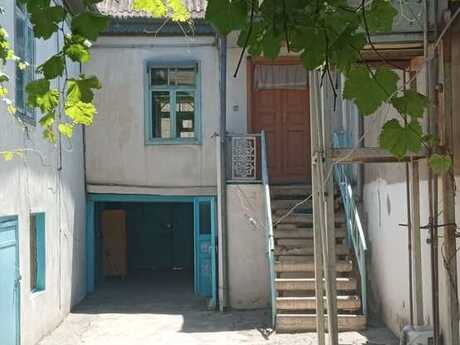 5 otaq · 220 m²
