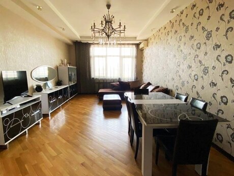 4-комнатная квартира, 170 м², 20 Yanvar: 430 000 ₼ 2