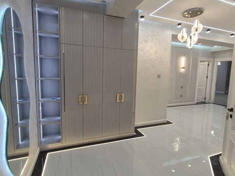 4-комнатная квартира, 135 м², Memar Əcəmi: 409 000 ₼ 2