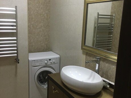 Сдаётся 3-комнатная квартира в новостройке, Nəsimi, 110 м², 900 AZN/мес, фото 5 / 9