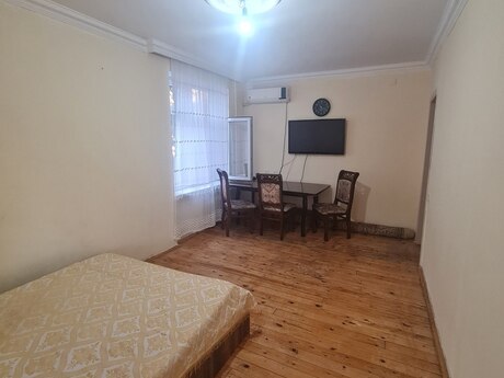 Продаётся 2-комнатная квартира в старом фонде, Həzi Aslanov, 40 м², 107 000 AZN, фото 2 / 9