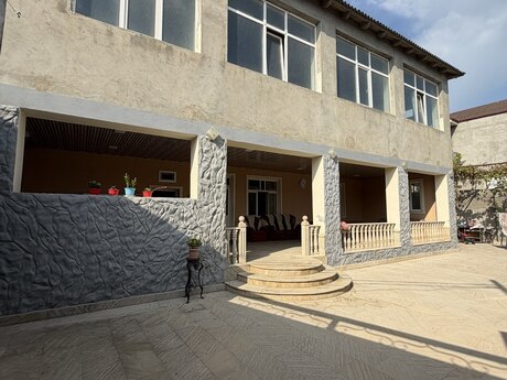 10 otaq · 230 m²