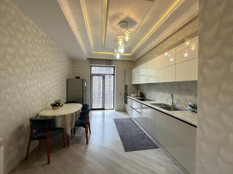 Ağ şəhərdə 3 otaqlı yeni tikili mənzil kirayə verilir, 140 m², 1 800 AZN/ay, şəkil 4 / 12