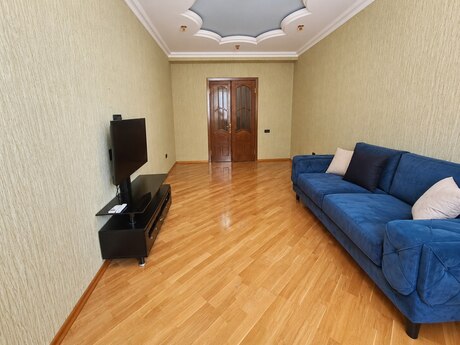 2-room apartment for rent, 85 m², Neftçilər: 650 ₼/mo 2