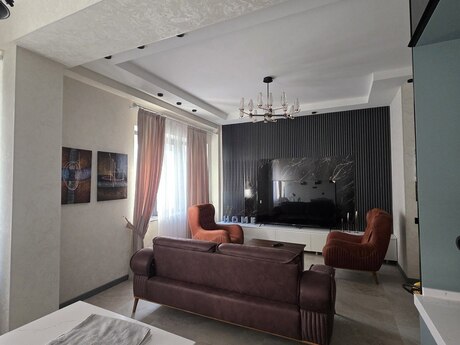 3-room apartment for rent, 95 m², Ağ şəhər: 2 500 ₼/mo 2