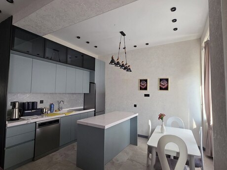 3-room apartment for rent, 95 m², Ağ şəhər: 2 500 ₼/mo 3
