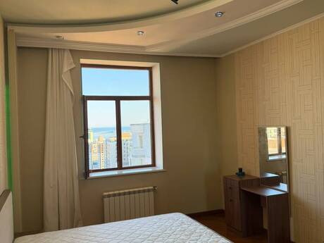 Аренда: 4-комнатная квартира, 160 м², 28 May: 1 300 ₼/мес 5